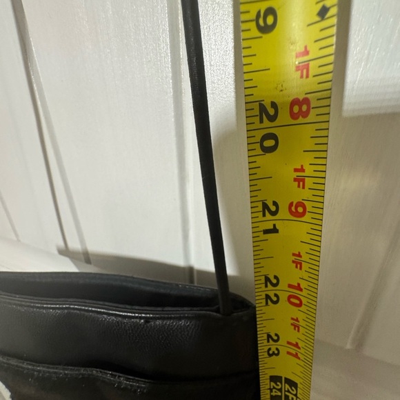 Vintage Wilson Leather Embroidered crossbody! - Picture 8 of 9